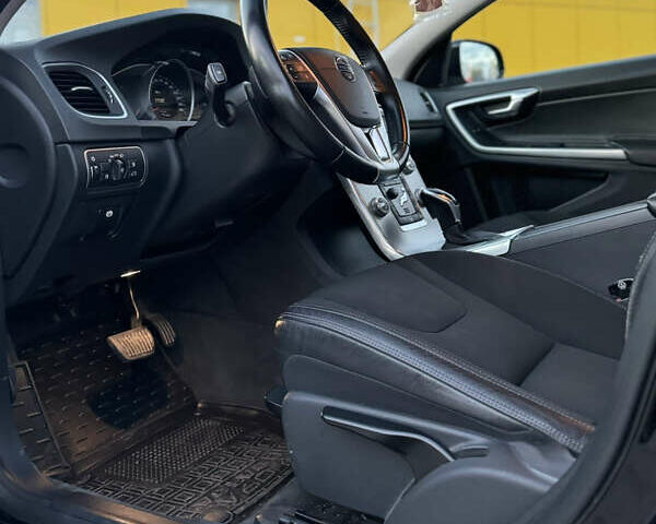 Чорний Вольво V60 Cross Country, об'ємом двигуна 2 л та пробігом 191 тис. км за 17150 $, фото 18 на Automoto.ua