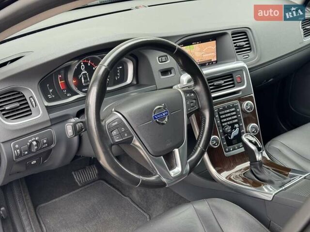 Вольво V60 Cross Country 2018 в Сарнах на Automoto.ua Черный Вольво V60 Cross Country, объемом двигателя 2 л и пробегом 77 тыс. км за 17400 $, фото 2 на Automoto.ua