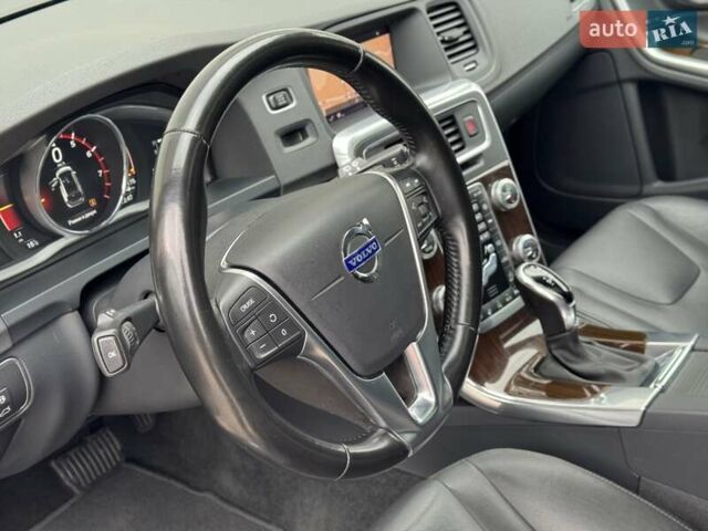 Вольво V60 Cross Country 2018 в Сарнах на Automoto.ua Черный Вольво V60 Cross Country, объемом двигателя 2 л и пробегом 77 тыс. км за 17400 $, фото 41 на Automoto.ua