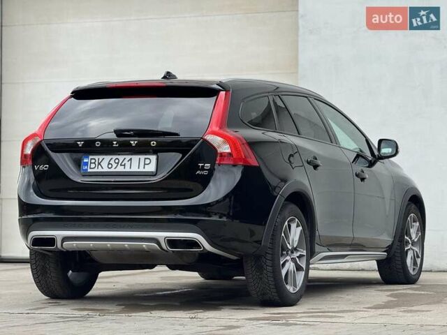 Вольво V60 Cross Country 2018 в Сарнах на Automoto.ua Черный Вольво V60 Cross Country, объемом двигателя 2 л и пробегом 77 тыс. км за 17400 $, фото 36 на Automoto.ua