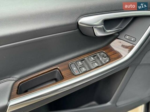 Вольво V60 Cross Country 2018 в Сарнах на Automoto.ua Черный Вольво V60 Cross Country, объемом двигателя 2 л и пробегом 77 тыс. км за 17400 $, фото 48 на Automoto.ua