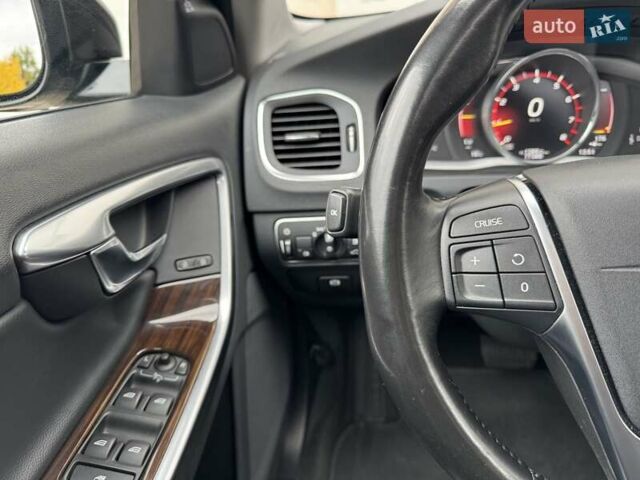 Вольво V60 Cross Country 2018 в Сарнах на Automoto.ua Черный Вольво V60 Cross Country, объемом двигателя 2 л и пробегом 77 тыс. км за 17400 $, фото 62 на Automoto.ua