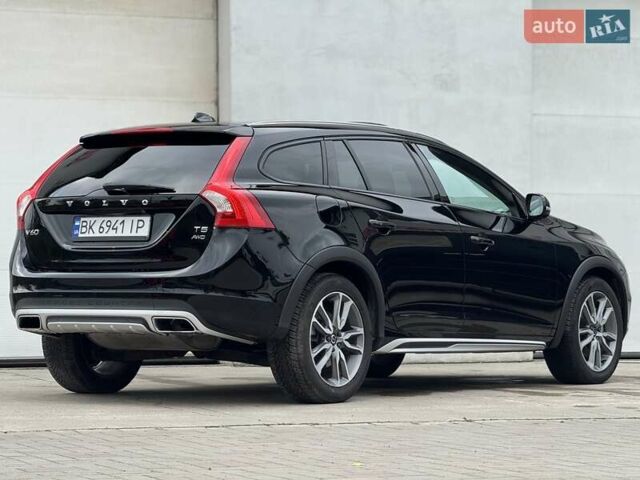 Вольво V60 Cross Country 2018 в Сарнах на Automoto.ua Черный Вольво V60 Cross Country, объемом двигателя 2 л и пробегом 77 тыс. км за 17400 $, фото 6 на Automoto.ua