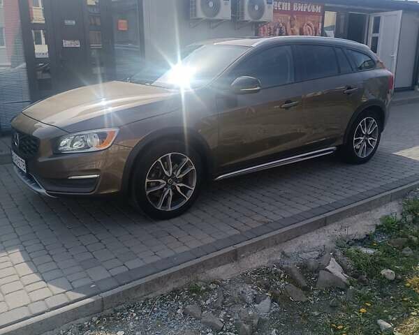 Коричневий Вольво V60 Cross Country, об'ємом двигуна 0 л та пробігом 132 тис. км за 20700 $, фото 27 на Automoto.ua