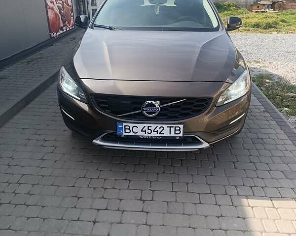 Коричневий Вольво V60 Cross Country, об'ємом двигуна 0 л та пробігом 132 тис. км за 20700 $, фото 26 на Automoto.ua