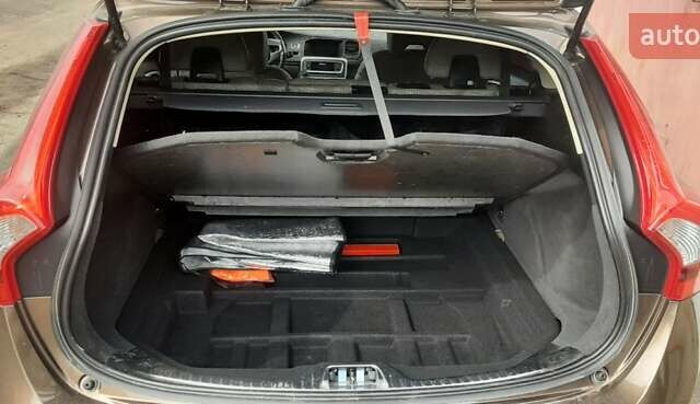 Коричневый Вольво V60 Cross Country, объемом двигателя 2 л и пробегом 215 тыс. км за 18900 $, фото 39 на Automoto.ua