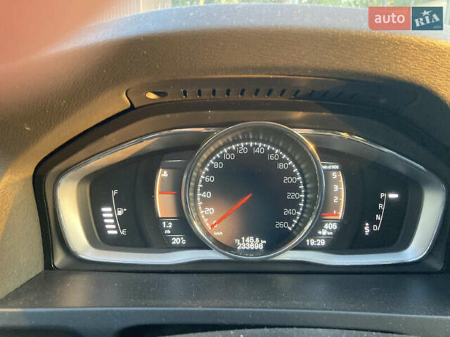 Коричневый Вольво V60 Cross Country, объемом двигателя 2.4 л и пробегом 236 тыс. км за 21900 $, фото 7 на Automoto.ua