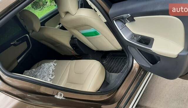 Коричневый Вольво V60 Cross Country, объемом двигателя 2 л и пробегом 215 тыс. км за 18900 $, фото 33 на Automoto.ua