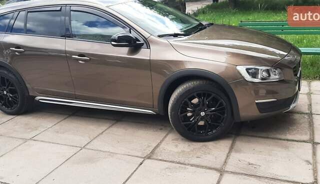 Коричневый Вольво V60 Cross Country, объемом двигателя 2 л и пробегом 215 тыс. км за 18900 $, фото 36 на Automoto.ua