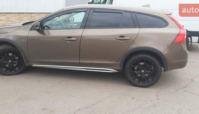 Коричневый Вольво V60 Cross Country, объемом двигателя 2 л и пробегом 215 тыс. км за 18900 $, фото 38 на Automoto.ua