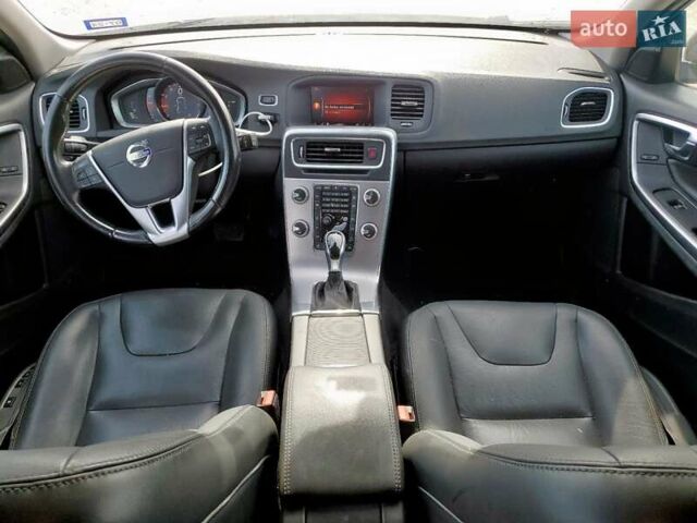 Коричневый Вольво V60 Cross Country, объемом двигателя 2 л и пробегом 80 тыс. км за 2500 $, фото 7 на Automoto.ua