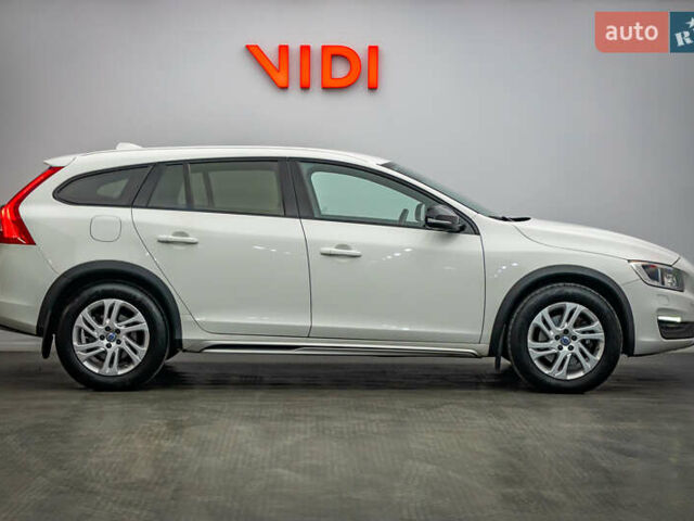 Вольво V60 Cross Country, объемом двигателя 2.4 л и пробегом 154 тыс. км за 20789 $, фото 3 на Automoto.ua