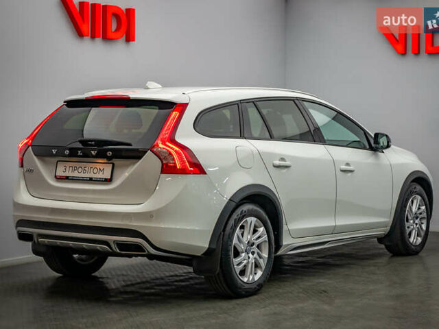 Вольво V60 Cross Country, объемом двигателя 2.4 л и пробегом 154 тыс. км за 20789 $, фото 1 на Automoto.ua