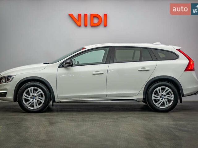 Вольво V60 Cross Country, объемом двигателя 2.4 л и пробегом 154 тыс. км за 20789 $, фото 2 на Automoto.ua