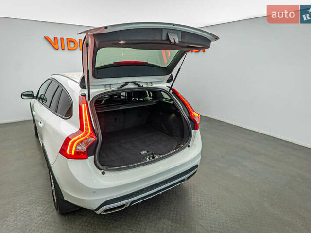 Вольво V60 Cross Country, объемом двигателя 2.4 л и пробегом 154 тыс. км за 20789 $, фото 6 на Automoto.ua