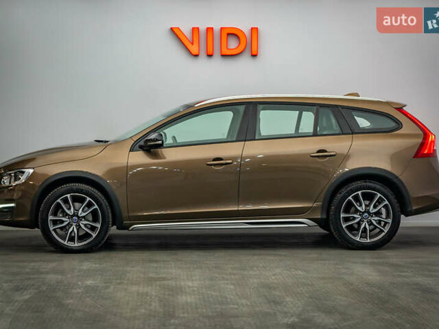 Вольво V60 Cross Country, об'ємом двигуна 2.4 л та пробігом 81 тис. км за 21291 $, фото 2 на Automoto.ua