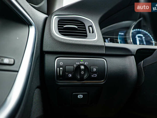 Вольво V60 Cross Country, об'ємом двигуна 2.4 л та пробігом 81 тис. км за 21291 $, фото 13 на Automoto.ua