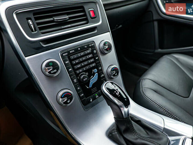 Вольво V60 Cross Country, об'ємом двигуна 2.4 л та пробігом 81 тис. км за 21291 $, фото 16 на Automoto.ua