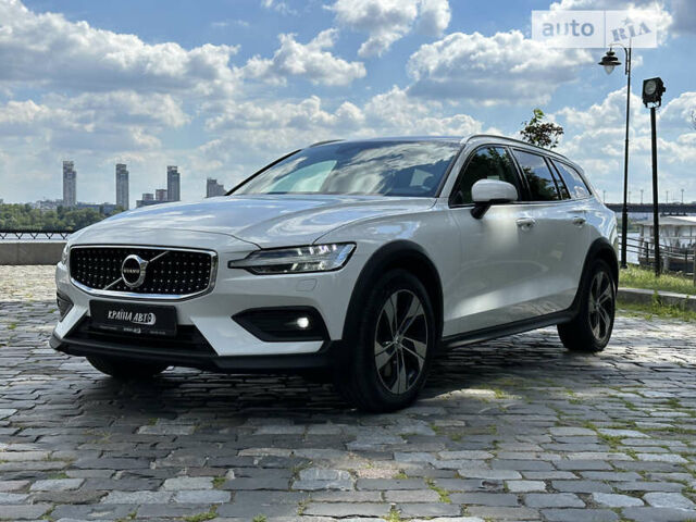 Вольво V60 Cross Country, объемом двигателя 1.97 л и пробегом 100 тыс. км за 36980 $, фото 1 на Automoto.ua