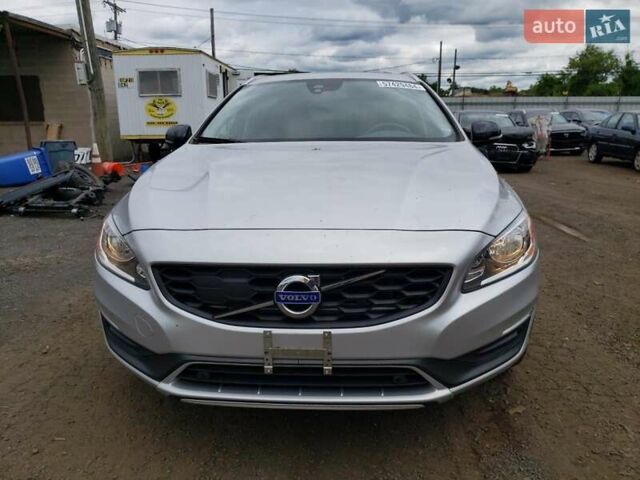 Серый Вольво V60 Cross Country, объемом двигателя 2.5 л и пробегом 40 тыс. км за 2200 $, фото 1 на Automoto.ua
