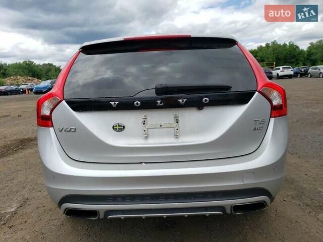 Серый Вольво V60 Cross Country, объемом двигателя 2.5 л и пробегом 40 тыс. км за 2200 $, фото 4 на Automoto.ua