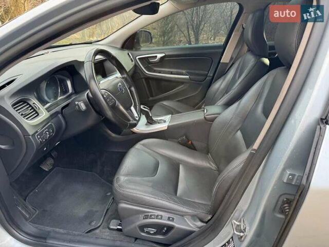 Серый Вольво V60 Cross Country, объемом двигателя 2 л и пробегом 262 тыс. км за 16300 $, фото 34 на Automoto.ua