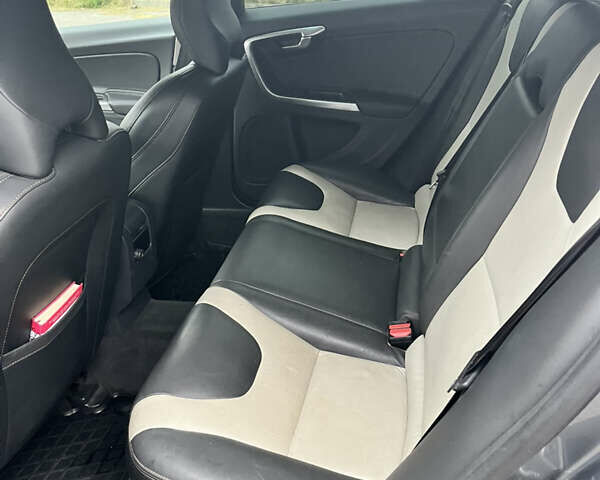 Серый Вольво V60 Cross Country, объемом двигателя 1.97 л и пробегом 225 тыс. км за 16000 $, фото 10 на Automoto.ua