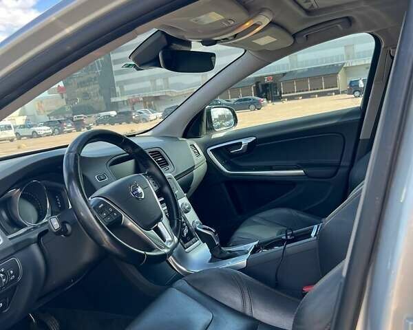 Сірий Вольво V60 Cross Country, об'ємом двигуна 2 л та пробігом 169 тис. км за 16300 $, фото 7 на Automoto.ua