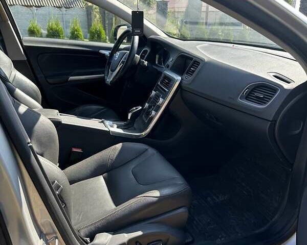 Сірий Вольво V60 Cross Country, об'ємом двигуна 2.5 л та пробігом 146 тис. км за 16900 $, фото 7 на Automoto.ua