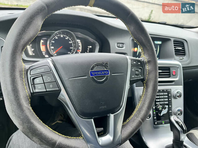 Серый Вольво V60 Cross Country, объемом двигателя 1.97 л и пробегом 225 тыс. км за 16000 $, фото 14 на Automoto.ua