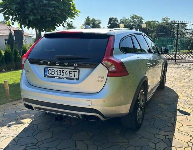 Сірий Вольво V60 Cross Country, об'ємом двигуна 2.5 л та пробігом 146 тис. км за 16900 $, фото 2 на Automoto.ua