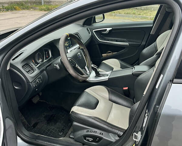 Серый Вольво V60 Cross Country, объемом двигателя 1.97 л и пробегом 225 тыс. км за 16000 $, фото 13 на Automoto.ua