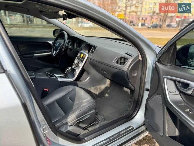 Серый Вольво V60 Cross Country, объемом двигателя 2 л и пробегом 262 тыс. км за 16300 $, фото 49 на Automoto.ua