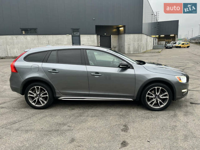 Серый Вольво V60 Cross Country, объемом двигателя 1.97 л и пробегом 225 тыс. км за 16000 $, фото 4 на Automoto.ua