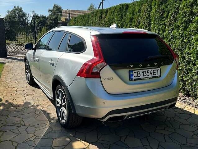 Сірий Вольво V60 Cross Country, об'ємом двигуна 2.5 л та пробігом 146 тис. км за 16900 $, фото 3 на Automoto.ua