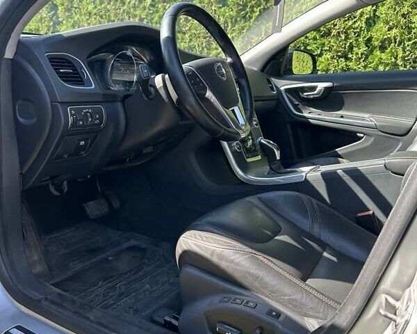 Сірий Вольво V60 Cross Country, об'ємом двигуна 2.5 л та пробігом 146 тис. км за 16900 $, фото 4 на Automoto.ua
