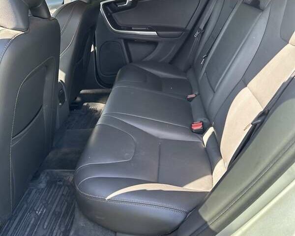 Сірий Вольво V60 Cross Country, об'ємом двигуна 2.5 л та пробігом 146 тис. км за 16900 $, фото 5 на Automoto.ua