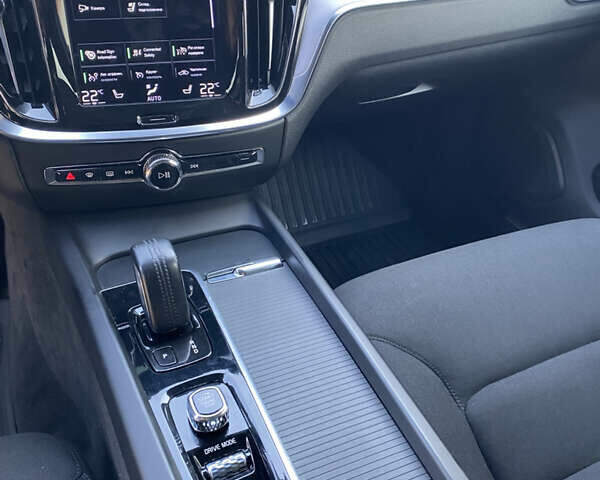 Сірий Вольво V60 Cross Country, об'ємом двигуна 2 л та пробігом 273 тис. км за 29950 $, фото 1 на Automoto.ua