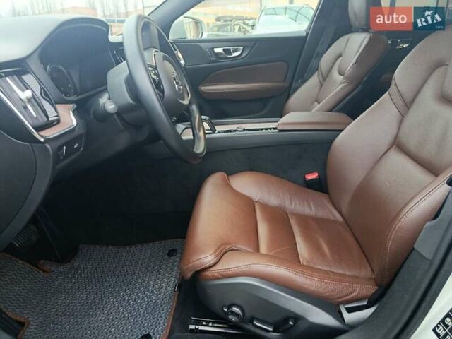 Серый Вольво V60 Cross Country, объемом двигателя 1.97 л и пробегом 98 тыс. км за 34900 $, фото 12 на Automoto.ua