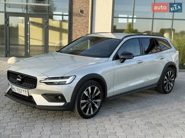 Серый Вольво V60 Cross Country, объемом двигателя 1.97 л и пробегом 137 тыс. км за 37400 $, фото 1 на Automoto.ua