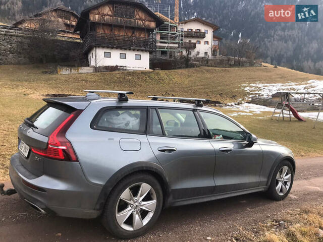 Серый Вольво V60 Cross Country, объемом двигателя 1.97 л и пробегом 320 тыс. км за 28500 $, фото 2 на Automoto.ua