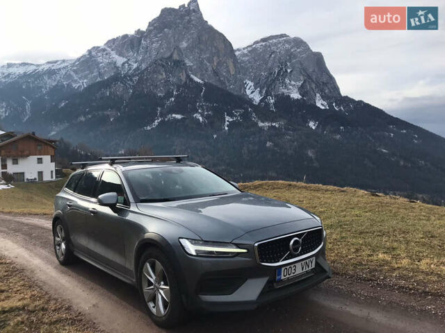Серый Вольво V60 Cross Country, объемом двигателя 1.97 л и пробегом 320 тыс. км за 28500 $, фото 4 на Automoto.ua