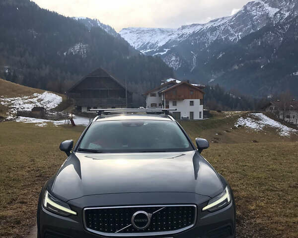 Серый Вольво V60 Cross Country, объемом двигателя 1.97 л и пробегом 320 тыс. км за 28500 $, фото 6 на Automoto.ua