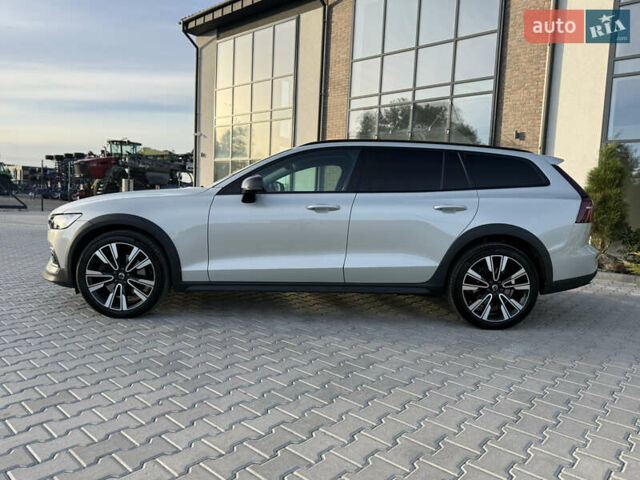Серый Вольво V60 Cross Country, объемом двигателя 1.97 л и пробегом 137 тыс. км за 37400 $, фото 7 на Automoto.ua
