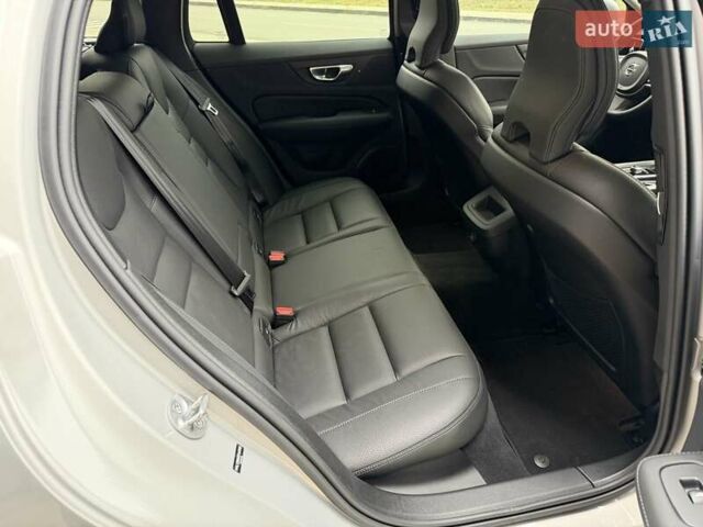Сірий Вольво V60 Cross Country, об'ємом двигуна 1.97 л та пробігом 12 тис. км за 39900 $, фото 53 на Automoto.ua
