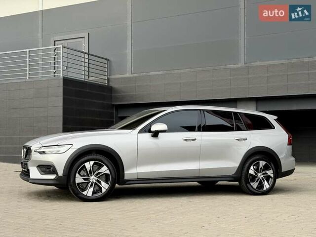 Сірий Вольво V60 Cross Country, об'ємом двигуна 1.97 л та пробігом 12 тис. км за 39900 $, фото 3 на Automoto.ua