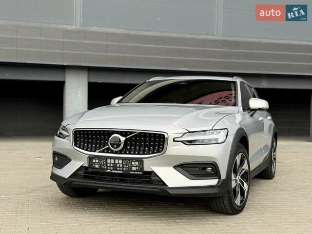 Сірий Вольво V60 Cross Country, об'ємом двигуна 1.97 л та пробігом 12 тис. км за 39900 $, фото 5 на Automoto.ua