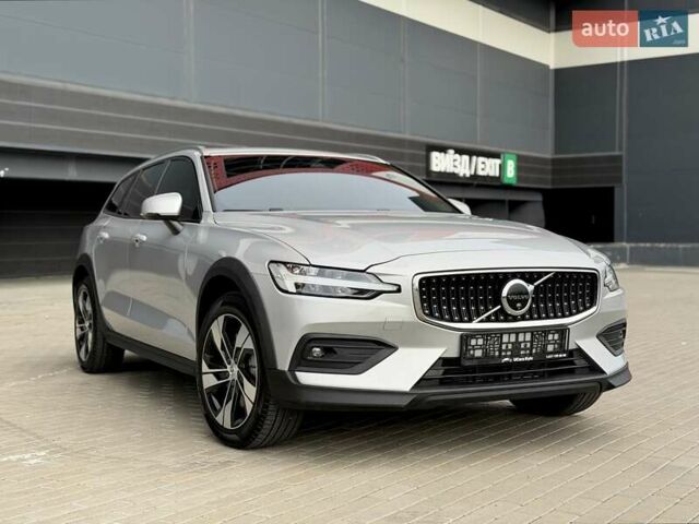 Сірий Вольво V60 Cross Country, об'ємом двигуна 1.97 л та пробігом 12 тис. км за 39900 $, фото 16 на Automoto.ua