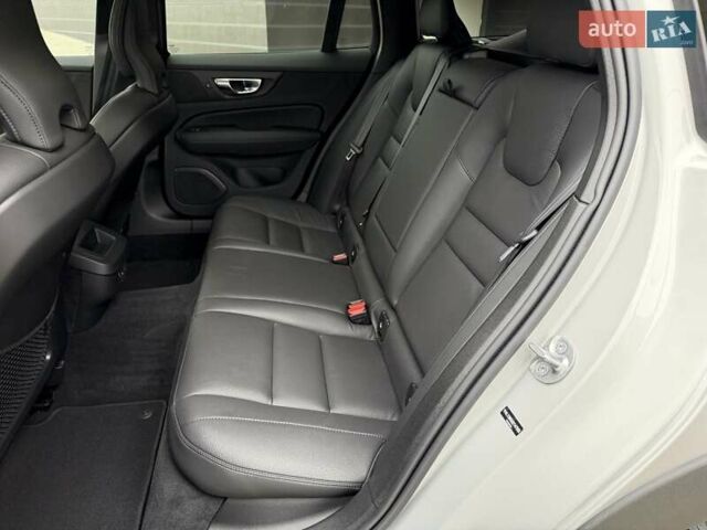 Сірий Вольво V60 Cross Country, об'ємом двигуна 1.97 л та пробігом 12 тис. км за 39900 $, фото 49 на Automoto.ua