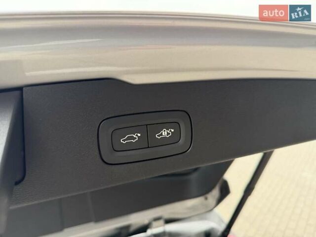 Сірий Вольво V60 Cross Country, об'ємом двигуна 1.97 л та пробігом 12 тис. км за 39900 $, фото 61 на Automoto.ua